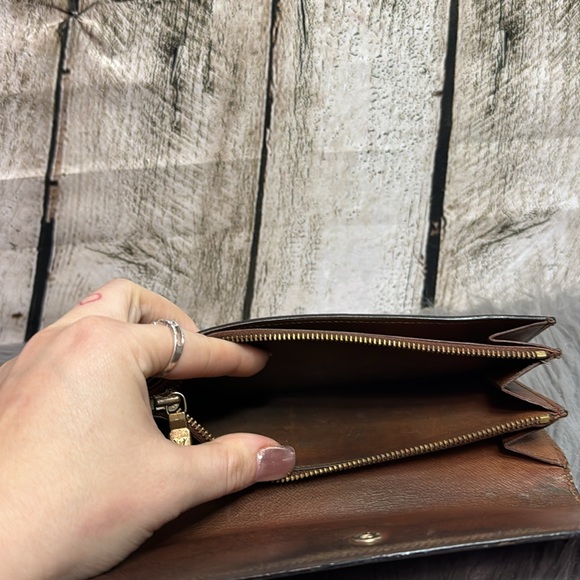 LOUIS VUITTON - Sarah Long Wallet - Picture 9 of 11